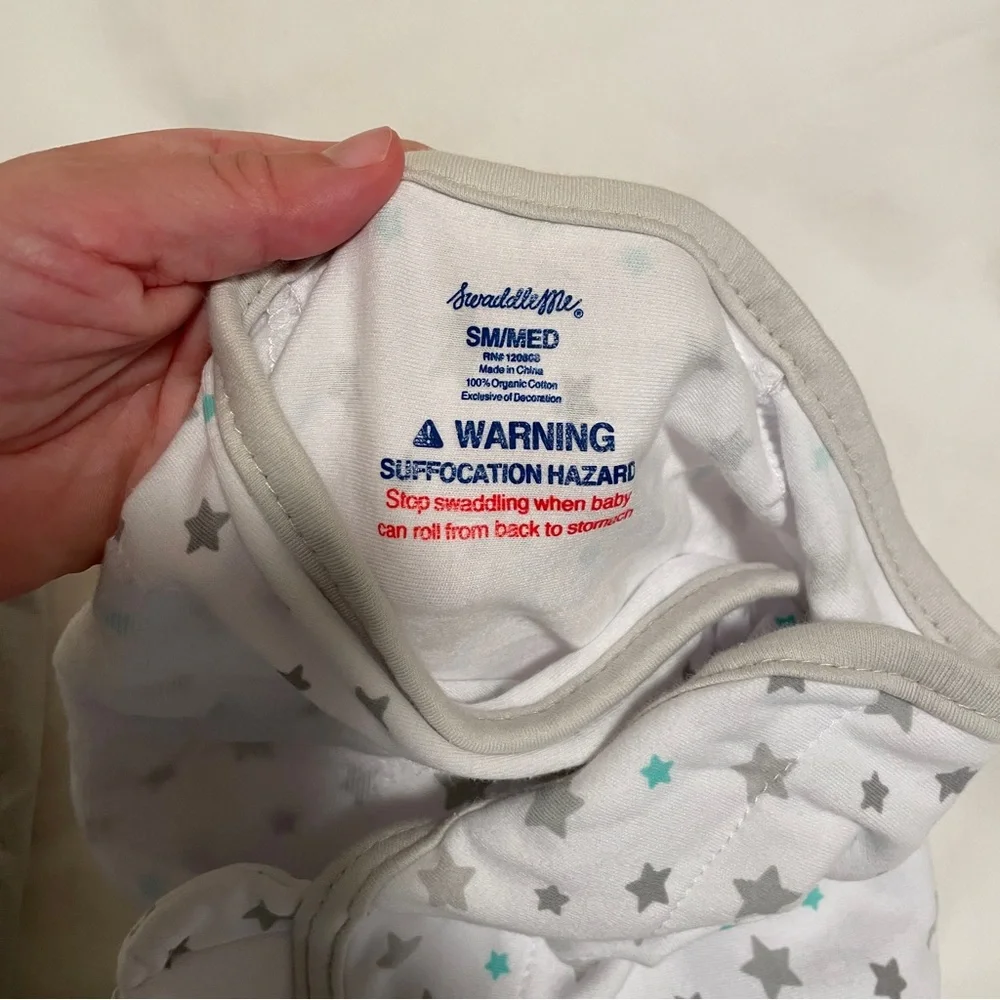 SwaddleMe Gray and White Star Velcro Swaddles size Small